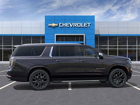 New 2026 Chevrolet Suburban Premier AWD/4WD image 5