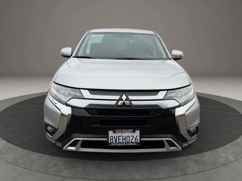 Used 2019 Mitsubishi Outlander SE image 3