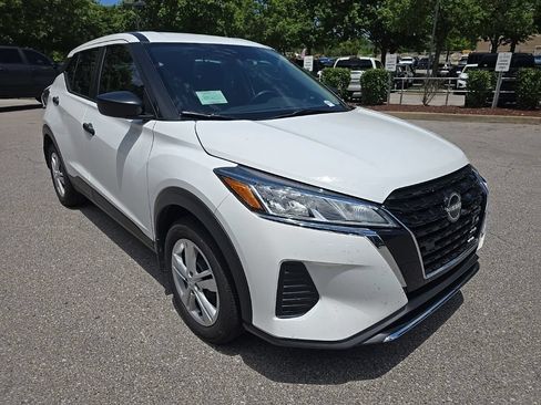Certified 2025 Nissan Kicks Play S FWD image 2
