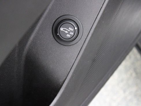 Used 2018 Chevrolet Equinox LT image 19