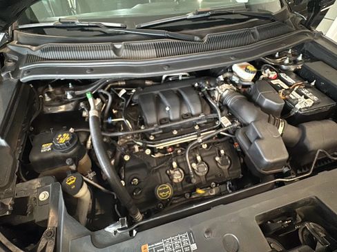 Used 2018 Ford Explorer XLT w/ Equipment Group 202A FWD image 36
