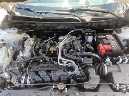 Used 2025 Nissan Altima 2.5 SV FWD image 40