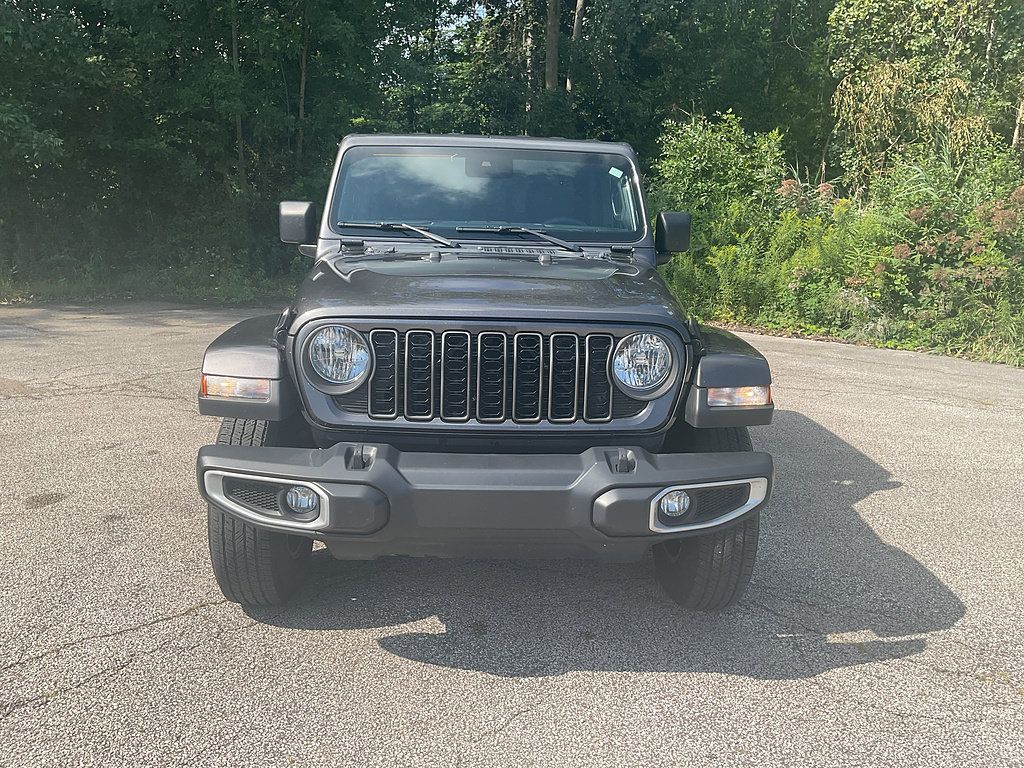 Used 2024 Jeep Gladiator Sport AWD/4WD image 2