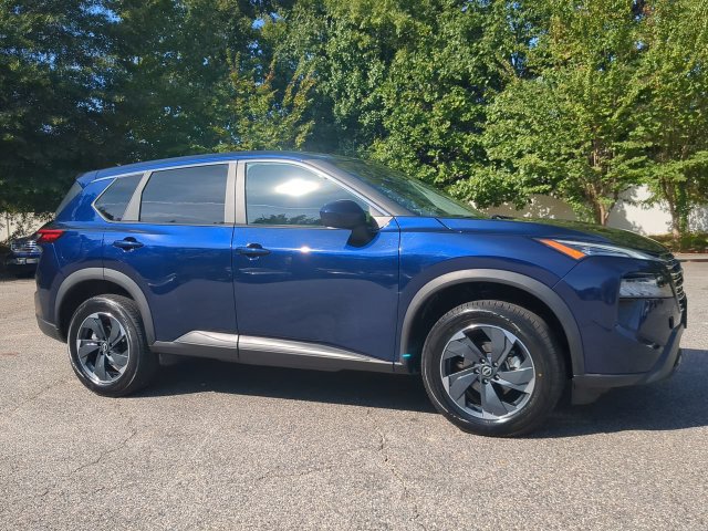 Used 2024 Nissan Rogue SV AWD/4WD image 2
