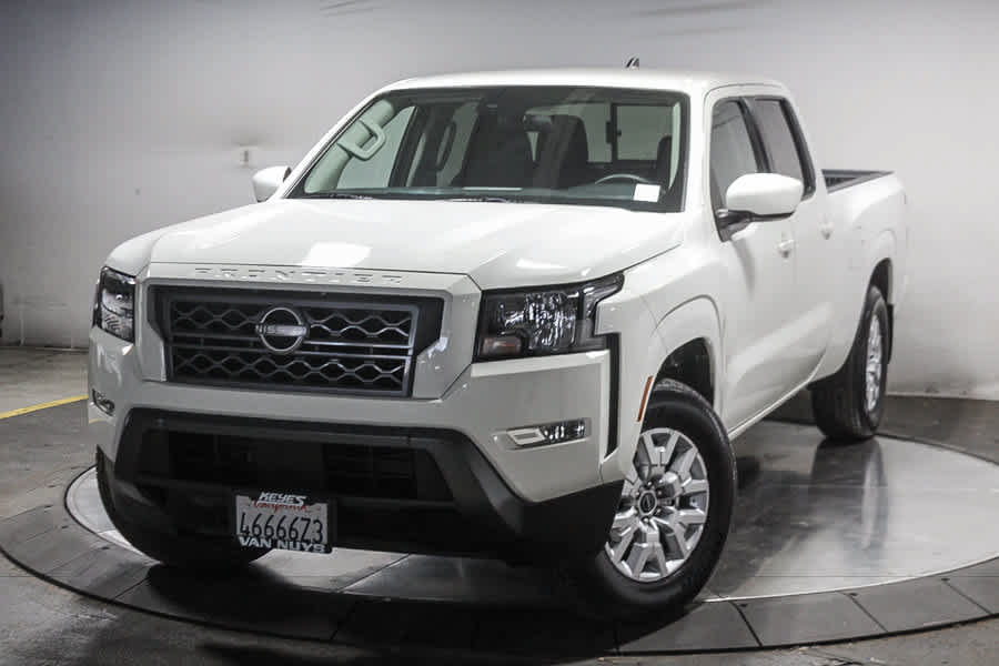 Used 2024 Nissan Frontier SV RWD image 1