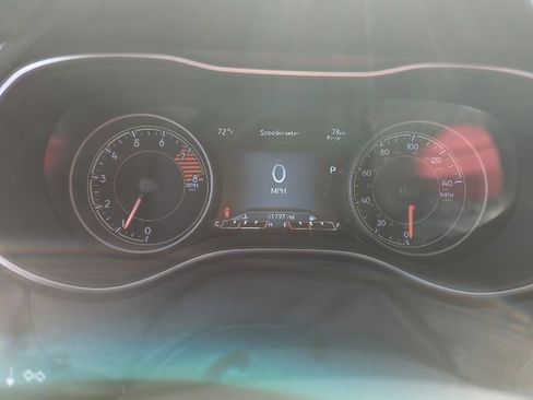 Used 2019 Jeep Cherokee Trailhawk w/ Cold Weather Group image 10