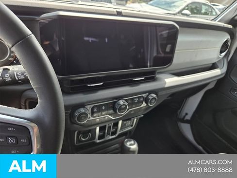 Used 2025 Jeep Wrangler Unlimited Sahara AWD/4WD image 18