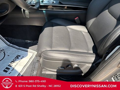 Used 2025 Genesis GV70 2.5T AWD/4WD image 13