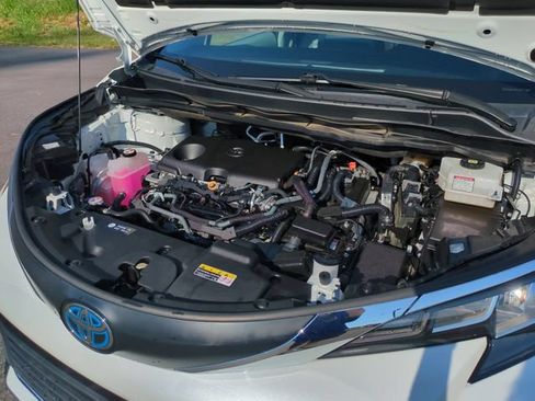 Used 2023 Toyota Sienna XLE FWD image 37