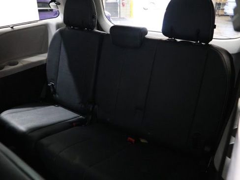 Used 2017 Toyota Sienna SE Premium FWD image 35