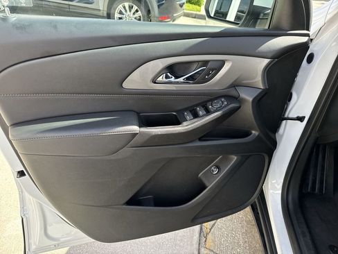 Used 2023 Chevrolet Traverse LT image 39