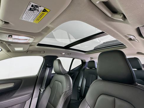 Used 2025 Volvo XC40 B5 Core image 26