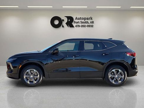 Used 2025 Chevrolet Blazer LT FWD image 3