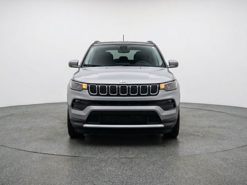 Used 2025 Jeep Compass Limited AWD/4WD image 2