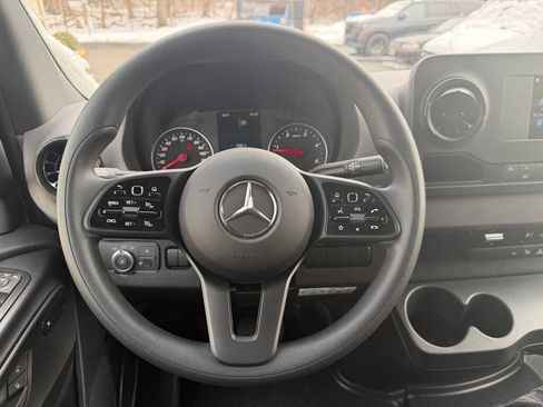 Used 2024 Mercedes-Benz Sprinter 2500 image 26
