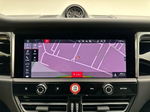 Used 2025 Porsche Macan image 17