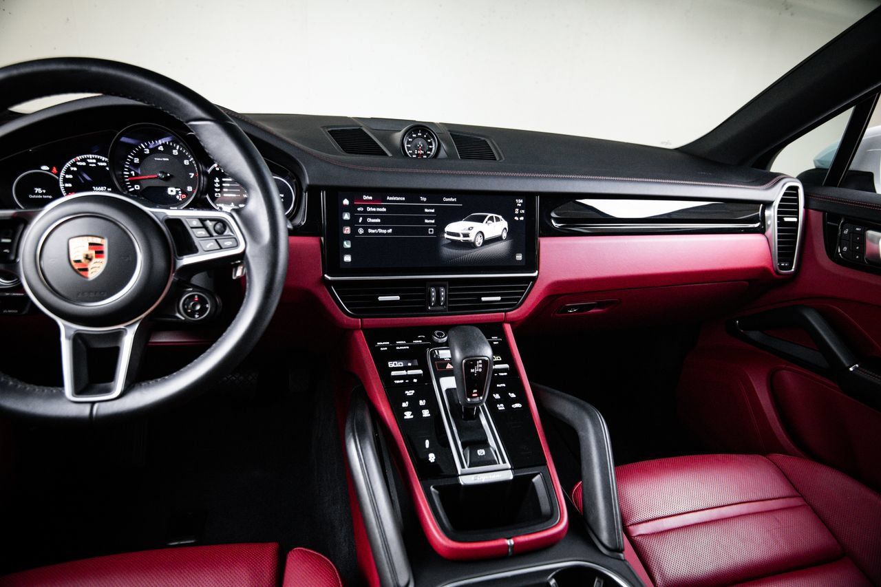 Certified 2023 Porsche Cayenne Coupe AWD/4WD image 19