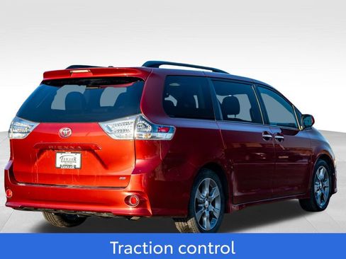 Used 2016 Toyota Sienna SE Premium image 7