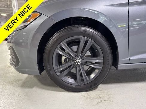 Used 2024 Volkswagen Jetta SE FWD image 9
