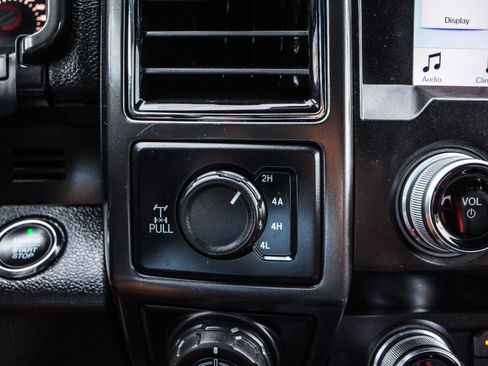 Used 2019 Ford F150 Lariat w/ Equipment Group 502A Luxury AWD/4WD image 31