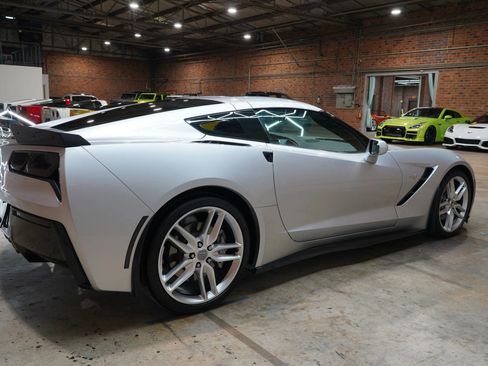 Used 2018 Chevrolet Corvette Stingray Coupe RWD image 16