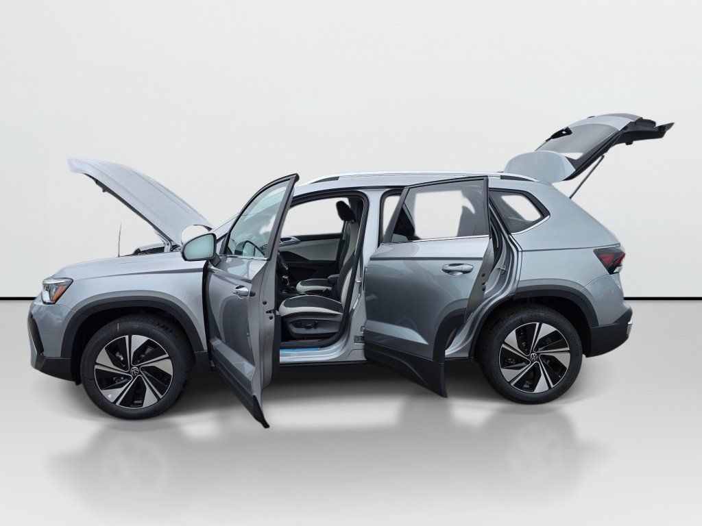 New 2026 Volkswagen Taos SE AWD/4WD image 9