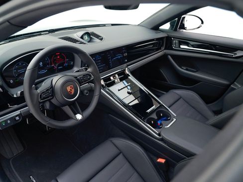 Certified 2026 Porsche Panamera image 4