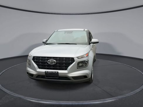 Used 2022 Hyundai Venue SE FWD image 3