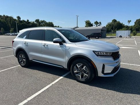 Used 2024 Kia Sorento EX FWD image 2