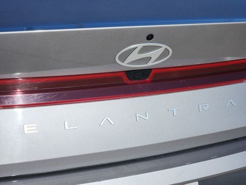 Used 2024 Hyundai Elantra SEL image 13