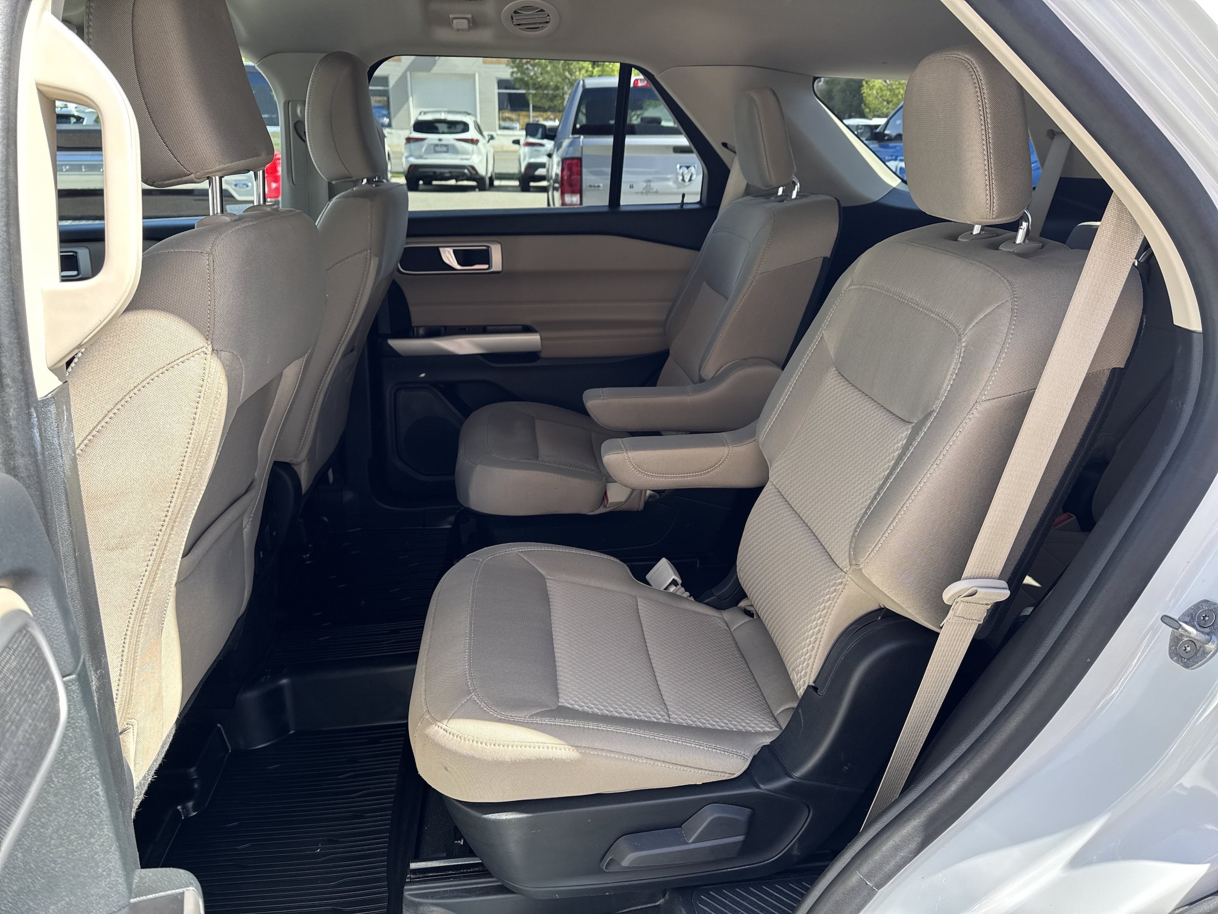 Used 2023 Ford Explorer XLT AWD/4WD image 11