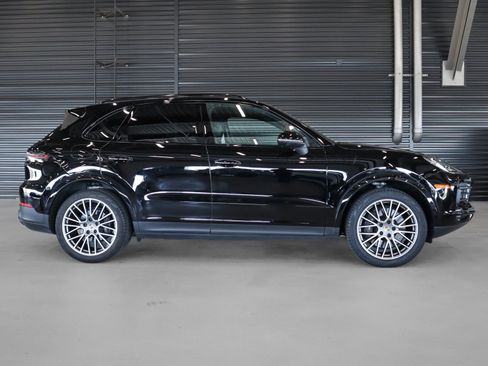 Certified 2023 Porsche Cayenne Platinum Edition AWD/4WD image 11