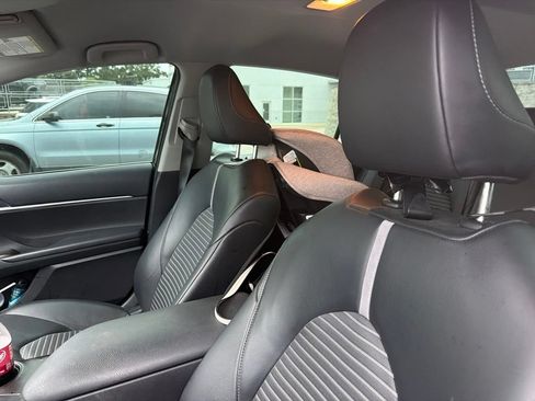 Used 2022 Toyota Camry SE FWD image 9
