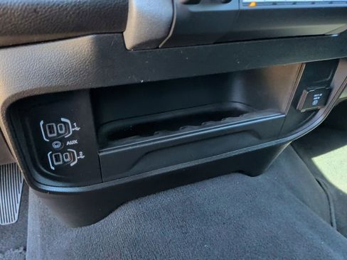 Used 2024 RAM 2500 Tradesman w/ Chrome Appearance Group image 32