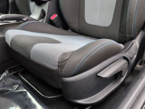 Used 2019 Hyundai Veloster 2.0 image 18