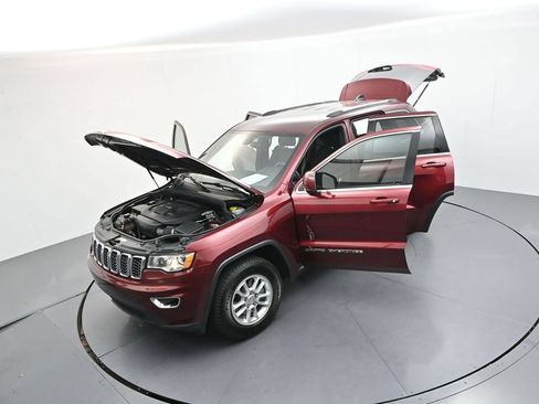Used 2018 Jeep Grand Cherokee Laredo RWD image 33