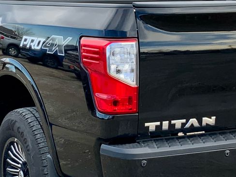Used 2018 Nissan Titan PRO-4X image 15