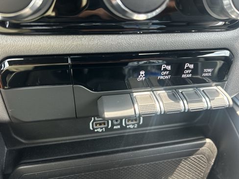 Used 2025 RAM 1500 Big Horn AWD/4WD image 28