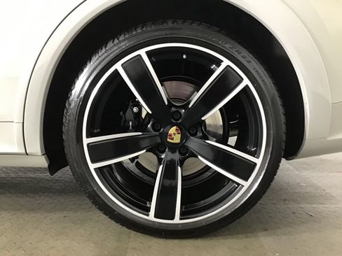 Used 2023 Porsche Cayenne Turbo AWD/4WD image 12