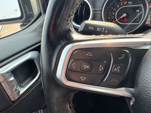 Used 2020 Jeep Wrangler Unlimited Sahara AWD/4WD image 31