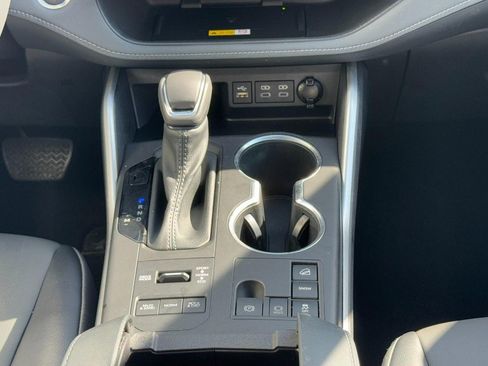 Certified 2023 Toyota Highlander AWD image 15