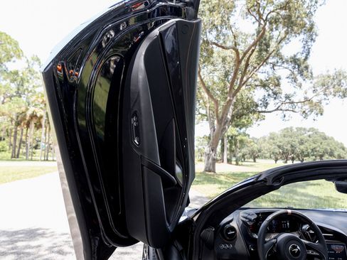 New 2024 McLaren 750S Spider image 44