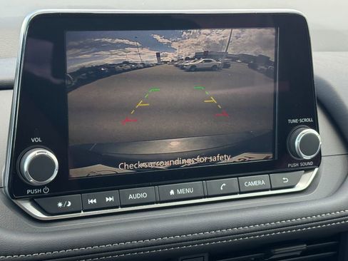 Used 2025 Nissan Rogue S image 15