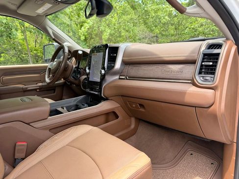 Used 2024 RAM 2500 Limited AWD/4WD image 43