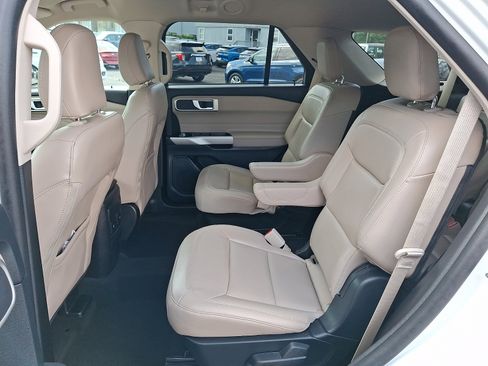 Used 2023 Ford Explorer XLT w/ Equipment Group 202A AWD/4WD image 11