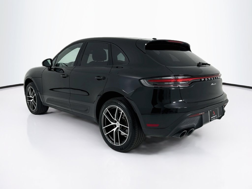 Certified 2025 Porsche Macan AWD/4WD image 3