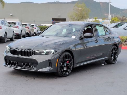 New 2026 BMW 330i Sedan w/ M Sport Package RWD image 5