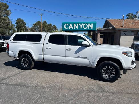 Used 2016 Toyota Tacoma SR5 w/ SR5 Appearance Package (SN) image 2