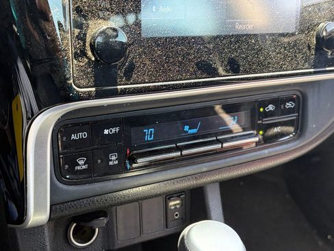 Used 2018 Toyota Corolla LE FWD image 8