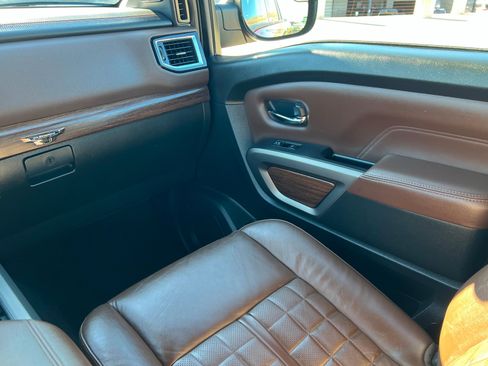 Used 2022 Nissan Titan Platinum Reserve w/ Moonroof Package image 10